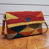 Mi Proyecto del curso: Técnicas de punch needle para accesorios personalizados. Arts, Crafts, Embroider, Fiber Arts, DIY, Punch Needle, and Textile Design project by Nerwen Earwen - 04.05.2022