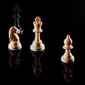 check mate. Photograph, Photograph, Post-production, Photo Retouching, Product Photograph, Photographic Lighting, Studio Photograph, Commercial Photograph, and Digital Photograph project by David Macías - 04.05.2022