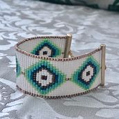 Mi Proyecto del curso: Diseño de accesorios con cuentas: teje patrones elegantes. Un proyecto de Diseño de complementos, Artesanía, Diseño de jo, as y Tejido de Claudia Benavides - 01.03.2021