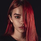 Proyecto final del curso de Adobe Photoshop para retoque de retratos - Iris Encina. Un proyecto de Fotografía, Retoque fotográfico, Post-producción fotográfica		, Fotografía de retrato, Iluminación fotográfica y Fotografía de estudio de Mateo Flaker - 10.07.2022