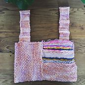 My project for course: Tapestry and Knitting for Garments and Accessories. Un progetto di Design di accessori, Artigianato, Fiber Art, DIY, Maglia, Tessitura e Textile Design di Tamanna Rahman - 12.04.2022