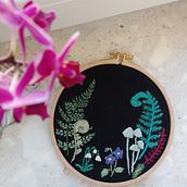 Mój projekt z kursu: Haftowanie igłą: tworzenie kompozycji roślinnych. Traditional illustration, Embroider, Color Theor, and Textile Design project by Aleksandra Byrska - 04.13.2022
