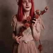 Mi proyecto del curso: Autorretrato fotográfico conceptual. Photograph, Post-production, Photo Retouching, Portrait Photograph, Studio Photograph, Fine-Art Photograph, Photomontage, and Self-Portrait Photograph project by Lola Iofrío - 03.07.2022