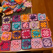Il mio progetto del corso: Quadrati all'uncinetto: crea un maglione tutto tuo. Fashion Design, Fiber Arts, DIY, Crochet, and Textile Design project by Lidia Benedetti - 04.27.2022