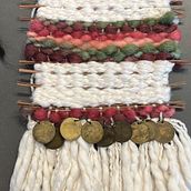 Mi Proyecto del curso: Introducción al tejido en telar de bastidor! Me encanto este curso, muchas gracias!. Accessor, Design, Decoration, Fiber Arts, Weaving, and Textile Design project by Nani Dujovne - 04.27.2022