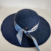 Mój projekt z kursu: Projektowanie i wyrób kapeluszy od podstaw. Accessor, Design, Fashion Design, and Sewing project by Ewa Okularczyk - 04.27.2022