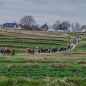 Mój projekt z kursu: Wprowadzenie do fotoreportażu: opowiadaj poruszające historie.  Nazwa: Fotoreportaż z 3. Rajd "Strzały".. Digital Photograph, Outdoor Photograph, Documentar, and Photograph project by Piotr Głuchowski - 04.27.2022