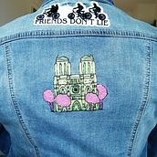 My project for course: Upcycling with Embroidery. Een project van  Modeontwerp, Borduurwerk, Naaiwerk, DIY, Upc, cling y Textielontwerp van Yaneth Sánchez-Barbosa - 02.05.2022