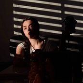 Mi Proyecto del curso: Retrato fotográfico intimista. Un proyecto de Fotografía, Fotografía de retrato, Iluminación fotográfica, Fotografía artística y Fotografía en interiores de Alberto Castellano - 23.05.2022