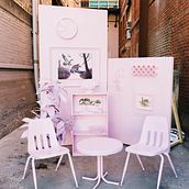 Millennial Pink Art Installation at The Block Film Festival. Un progetto di Street Art di Madison Pope - 09.10.2019