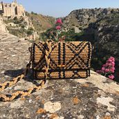 Il mio progetto del corso: Tapestry crochet: una tecnica per disegnare con filo e uncinetto. Un projet de Création d'accessoires, Création de motifs, Art textile, DIY, Crochet , et Design textile de vitina vinelli - 18.05.2022