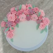 Mi proyecto del curso: Flores de crema de mantequilla para cake design. Design, and DIY project by Alejandro Gonzlez - 05.20.2022