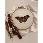 My project for course: Realistic Embroidery Techniques. Traditional illustration, Embroider, and Textile Design project by lenira.gorbunova - 05.22.2022