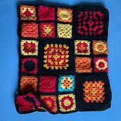 Mein Kursprojekt: Granny-Squares: Häkle deinen Pullover. Un progetto di Fashion design, Fiber Art, DIY, Uncinetto e Textile Design di julia_moest - 13.04.2022