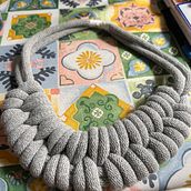 Il mio progetto del corso: Gioielli in corda per principianti: crea le tue collane. Arts, Crafts, Jewelr, Design, Macramé, and Textile Design project by yfkmt8vj84 - 05.27.2022