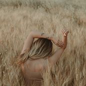 Il mio progetto del corso: Flowing . Un proyecto de Fotografía, Fotografía de retrato, Fotografía de estudio y Autorretrato Fotográfico de ericaverdicchiofoto - 30.06.2022