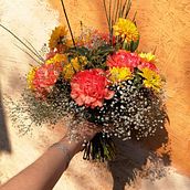 Mi proyecto del curso: Creación de ramos de flores desde cero. Un proyecto de Diseño de interiores, Paisajismo, Decoración de interiores, DIY, Diseño floral y vegetal de Paula Carrasco - 24.05.2022