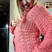 Mi proyecto del curso: Crochet: diseña y teje prendas de estilo romántico. Un proyecto de Diseño de moda, Tejido, DIY, Crochet y Diseño textil de Lucia Roncero - 05.06.2022