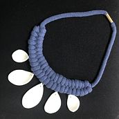 Mon projet du cours : Bijoux en corde : initiez-vous à la création de colliers. Een project van Craft, Sieradenontwerp, Macramé y Textielontwerp van eve_rigaud - 04.06.2022