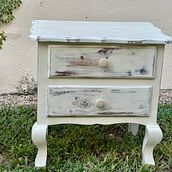 Mi proyecto del curso: Upcycling de muebles vintage con técnicas de pintura. Arts, Crafts, Furniture Design, Making, Interior Design, Painting, DIY, Woodworking, Upc, cling, Decorative Painting, Furniture Restoration, Upc, and cling project by Erika Castañeda - 05.29.2022