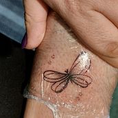 Mi proyecto del curso: Tatuaje botánico con puntillismo. Un progetto di Illustrazione tradizionale, Design di tatuaggi e Illustrazione botanica di Yasna Sthefanie Murga Martis - 06.06.2022