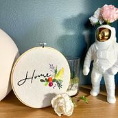 Il mio progetto del corso: Ricamo a mano anatomico e floreale per capi e accessori. Embroider, Upc, cling, and Textile Design project by Mary Piccirillo - 06.13.2022