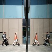 Il mio progetto del corso: Street photography con smartphone: colore e composizione. Photograph, Social Media, Outdoor Photograph, Documentar, Photograph, Lifest, le Photograph, and Mobile Photograph project by Lorenzo Melocchi - 06.13.2022