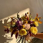 My project for course: Floral Bouquet Creation for Beginners. Interior Design, L, scape Architecture, Decoration, DIY, Floral, and Plant Design project by Daniela - 06.13.2022