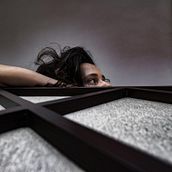Melancholia (melancholy) by Vaydehi Khandelwal . Een project van Fotografie, Portretfotografie, Studiofotografie y Fotografische zelfportretten van Vaydehi Khandelwal - 14.06.2022