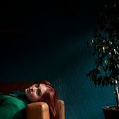 intimando entre luces y sombras. Photograph, Portrait Photograph, Photographic Lighting, Fine-Art Photograph & Interior Photograph project by javiera soto - 06.19.2022