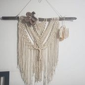 Mi proyecto del curso: Introducción al macramé: creación de un tapiz decorativo. Accessor, Design, Arts, Crafts, Interior Design, Decoration, Fiber Arts, Macramé, and Textile Design project by Nelsy Ayos Rossi - 06.22.2022