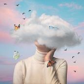 Cloud in my head. Photograph, Advertising, Art Direction, Photo Retouching, Portrait Photograph, Digital Marketing, Fine-Art Photograph, Instagram, and Audiovisual Post-production project by Olivia Mellado - 06.25.2022