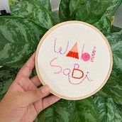 Meu projeto do curso: Técnicas avançadas para bordado de letras com tecidos coloridos. Traditional illustration, Lettering, Embroider, and Textile Design project by Bruna Pontieri - 06.25.2022