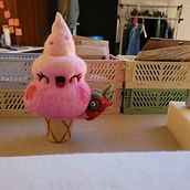 Mon projet du cours : Création d’un art toy : technique de feutrage à l'aiguille. Character Design, Arts, Crafts, To, Design, Fiber Arts, Needle Felting, and Textile Design project by Laetitia Aynié - 06.26.2022