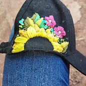 Meu projeto do curso: Design de moda: pintura e bordado em roupas. Un projet de St, lisme, Broderie, DIY , et Design textile de Mariana Amaral - 28.07.2022