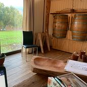 bar rustico dentro de un espacio de negocios. Een project van  Ontwerp van Leyla Samara Andrades Meier - 29.06.2022