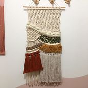 Meu projeto do curso: Macraweave: combine macramê com técnicas de tear. Accessor, Design, Interior Design, Decoration, Fiber Arts, Macramé, Weaving, and Textile Design project by Daphne Trentin - 07.01.2022