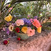 My project for course: Floral Arrangement Design with Seasonal Blooms @12amnyc. Un progetto di Interior design, Interior Design, Design floreale e vegetale e DIY di Irina Chernyak Chillè - 03.07.2022