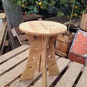 Taburete ESPÆCIAL. Un progetto di Design e creazione di mobili, DIY e Falegnameria  di gaffian - 02.07.2022