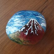 Pebble painting during lockdown 2020 - Red Fuji x Hokusai . Un projet de Peinture de Jo T - 04.07.2022