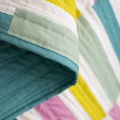 Strips & Stripes Quilt Pattern. Un proyecto de Artesanía de Broadcloth Studio - 04.07.2022