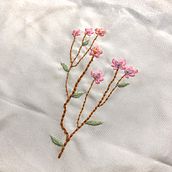Mi proyecto del curso: Ilustraciones bordadas: de la acuarela al hilo . Un proyecto de Diseño de complementos, Diseño de vestuario, Artesanía, Bordado, Tejido, Teoría del color y Diseño textil de Abigail Berguno Alvarez - 05.07.2022