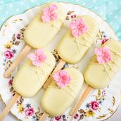 My project for course: Sugar Flowers for Cake Designs. Un progetto di Design e DIY di eldasbrito - 06.07.2022