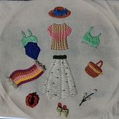 Mi proyecto del curso: Bordado con textura: combina puntadas y mostacillas . Accessor, Design, Costume Design, Arts, Crafts, Embroider, Fiber Arts, Color Theor, and Textile Design project by mariapaulags - 07.09.2022
