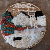 Meu projeto do curso: Tecelagem, bordado e punch needle: criação de pintura têxtil. Accessor, Design, Arts, Crafts, Embroider, Decoration, Fiber Arts, Punch Needle, Weaving, and Textile Design project by elisabetevaz - 07.09.2022