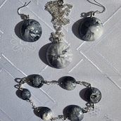 Mi proyecto del curso: Diseño de joyería en resina. Un projet de Artisanat , et Design de bijoux de Natalia Beltrán Díaz - 08.04.2022