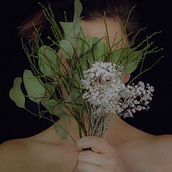 Mein Kursprojekt: Fotografisches Fine Art Selbstporträt . Photograph, Photograph, Post-production, Photo Retouching, Portrait Photograph, Studio Photograph, Fine-Art Photograph, Photomontage, and Self-Portrait Photograph project by Jasmina Hauser - 07.10.2022