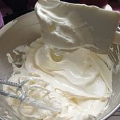 Mi proyecto del curso: Flores de crema de mantequilla para cake design. Design, and DIY project by Karem Lazarde - 07.15.2022