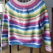 Mi Jersey a rayas (proyecto del curso "Diseño y tejido de prendas de punto sin costuras con agujas circulares"). Accessor, Design, Fashion Design, Fiber Arts, DIY, and Knitting project by beapardo - 07.17.2022
