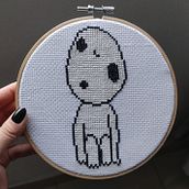 Cross-stitch Kodama. Un proyecto de Bordado de Gabriella Magalhães - 18.07.2022